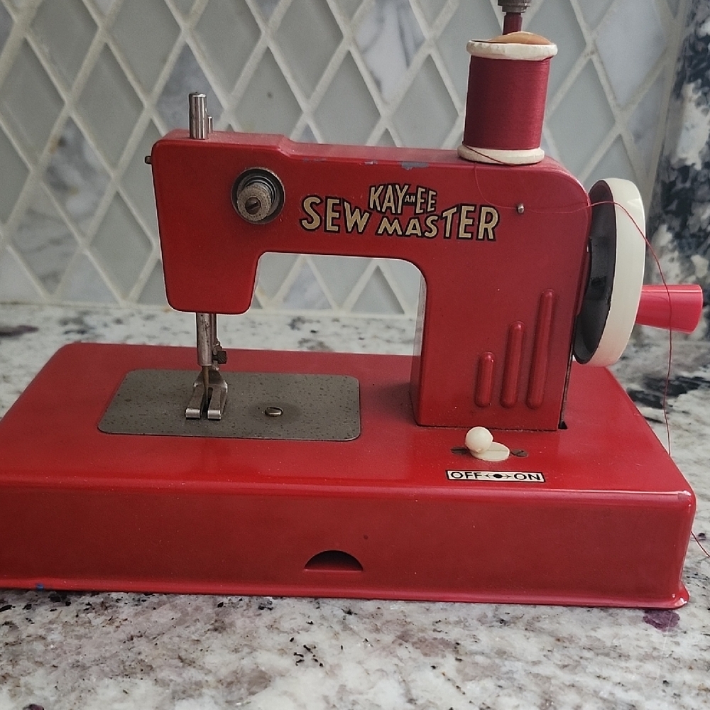 SALE💥Vintage KAY an EE Sew Master Child's Sewing Machine